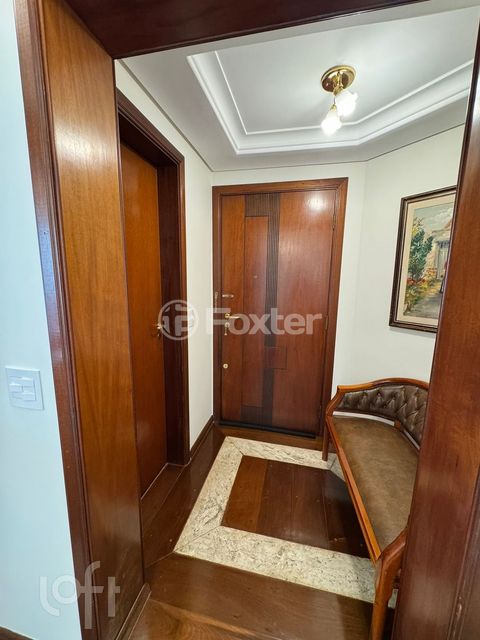 Image 7 - 885060