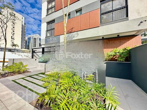 Image 1 - 885061