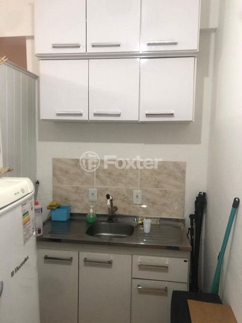 Image 5 - 885077