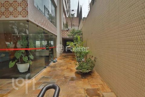 Image 7 - 885087
