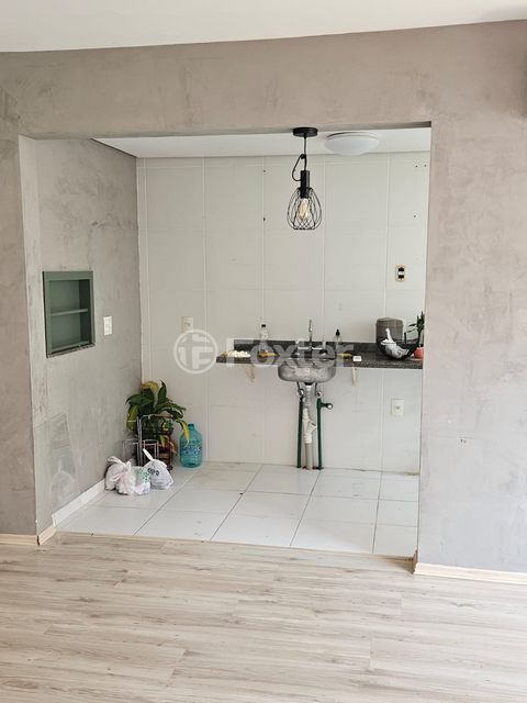 Image 2 - 885106