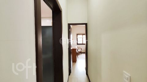 Image 9 - 885111