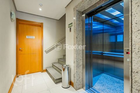 Image 17 - 885112