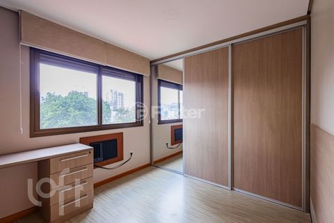 Image 7 - 885112