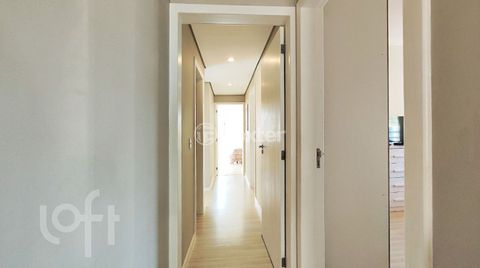 Image 10 - 885121