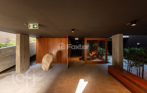 Image 1 - 885122