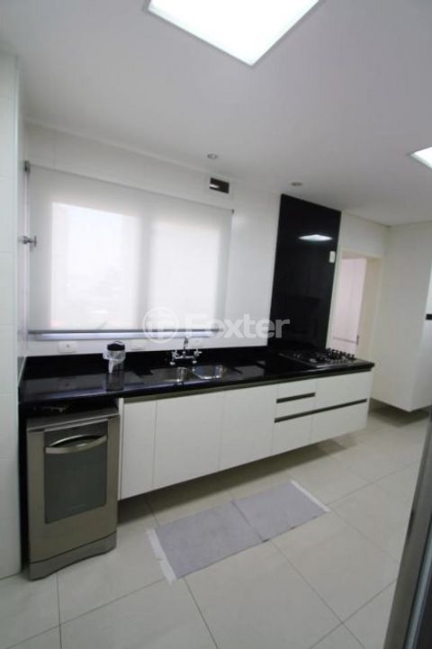 Image 4 - 885124