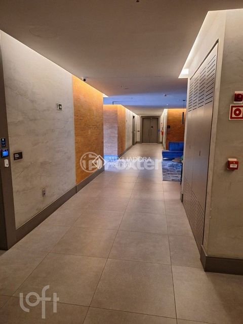 Image 10 - 885126