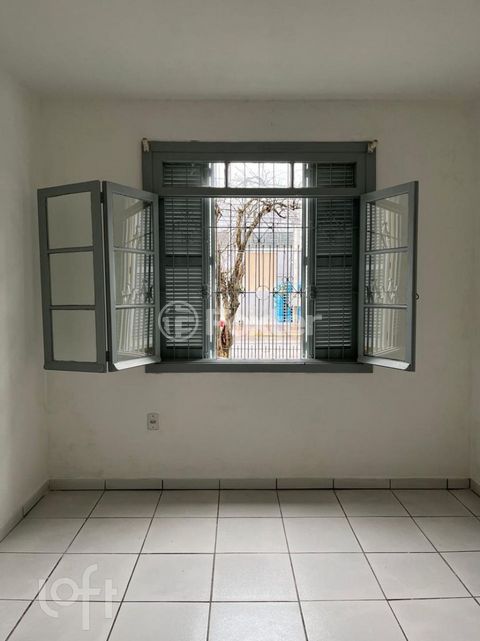 Image 7 - 885130