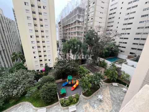Image 10 - 885136