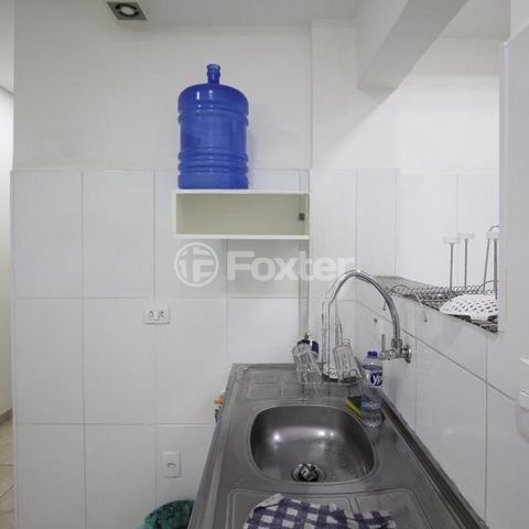 Image 9 - 885197