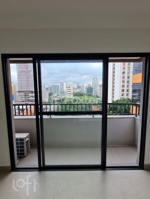 Image 10 - 885276