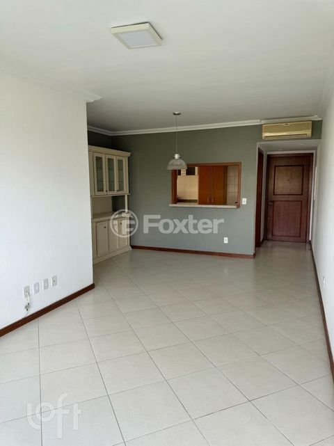 Image 4 - 885298