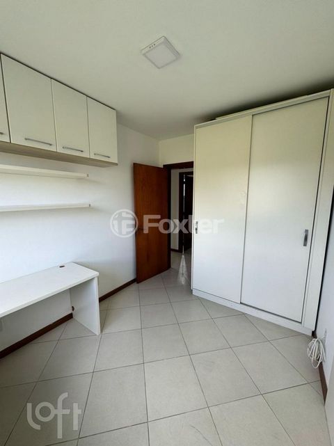 Image 6 - 885298