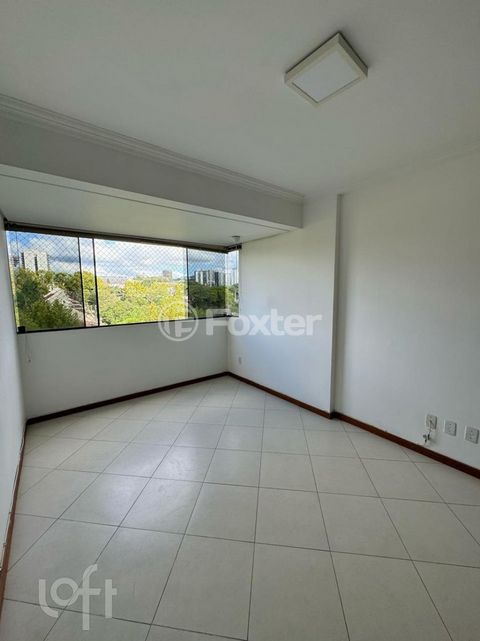 Image 3 - 885298