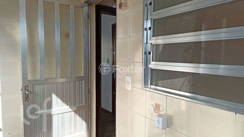 Image 10 - 885312