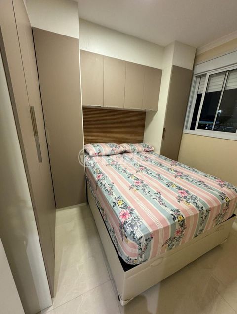 Image 4 - 885319