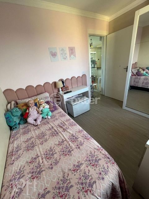 Image 4 - 885339
