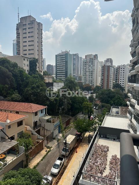 Image 4 - 885342