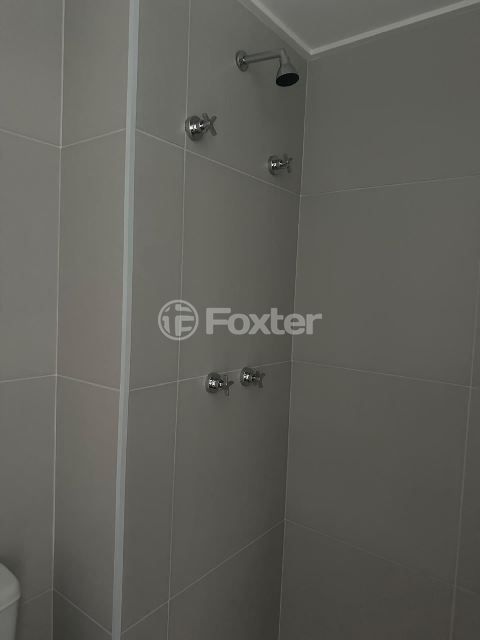 Image 6 - 885342