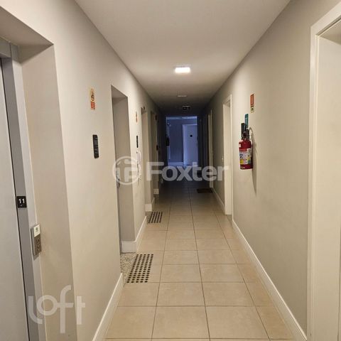 Image 6 - 885348