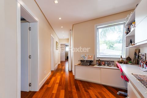 Image 7 - 885351