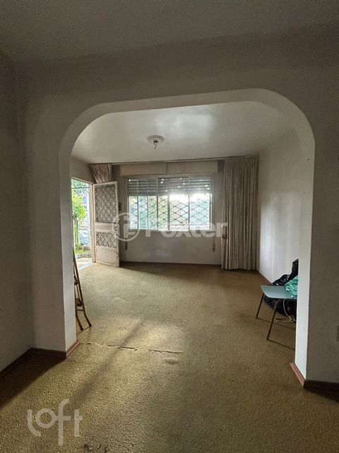 Image 7 - 885353