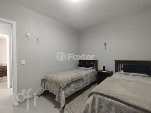 Image 7 - 885357