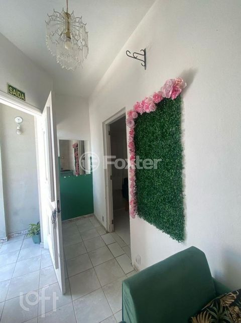 Image 7 - 885360