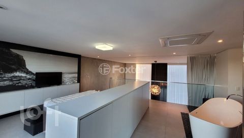 Image 8 - 885367