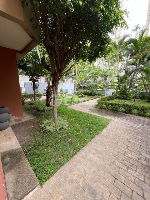 Image 4 - 885370