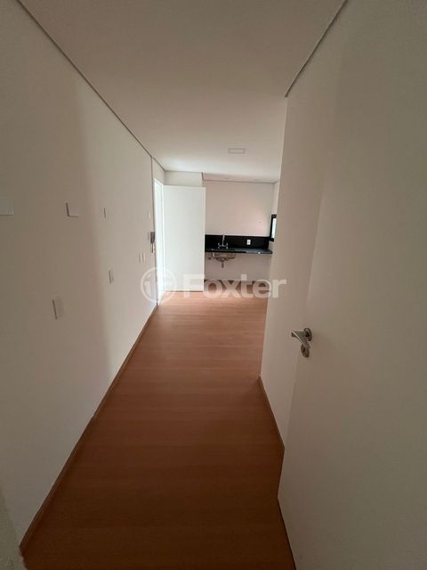 Image 2 - 885370
