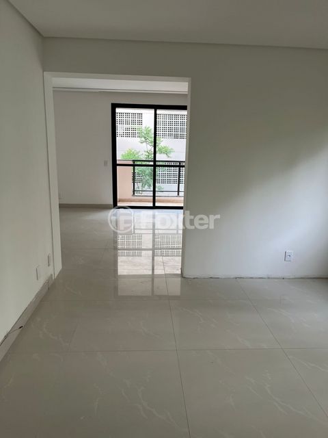 Image 9 - 885370