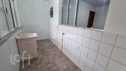 Image 4 - 885410