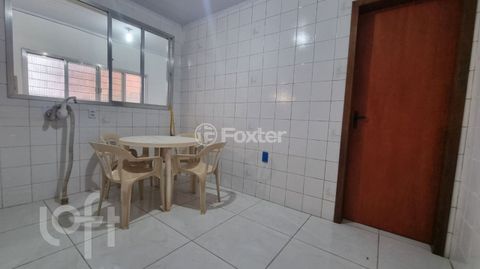 Image 9 - 885410