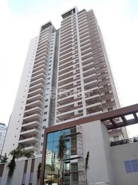 Image 11 - 885415
