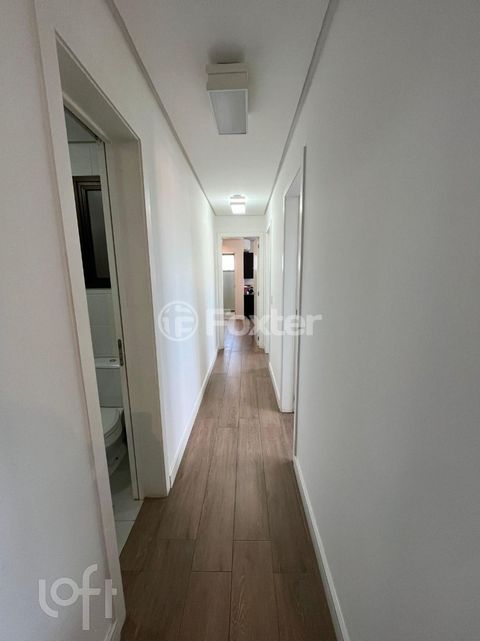 Image 8 - 885480