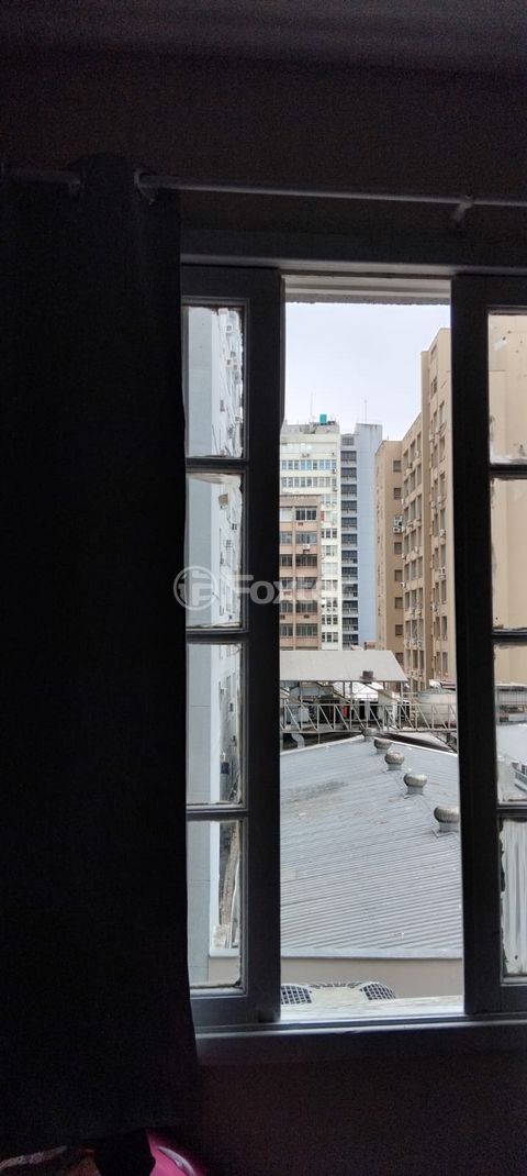 Image 4 - 885481