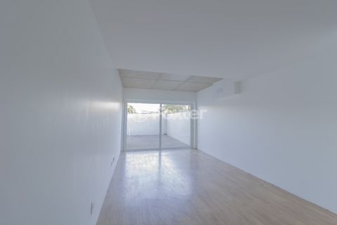 Image 4 - 885572