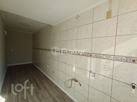 Image 4 - 885597