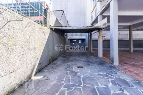 Image 19 - 885602