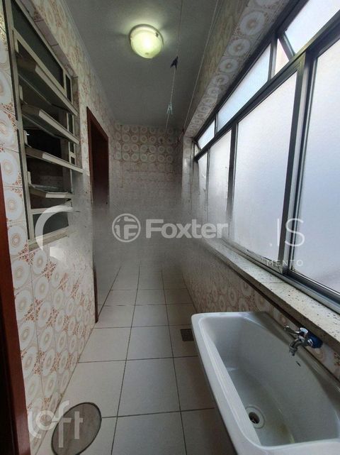 Image 9 - 885602
