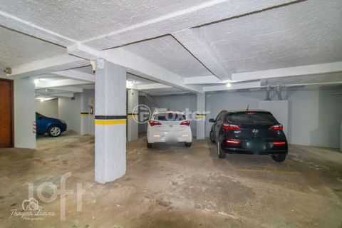 Image 11 - 885603