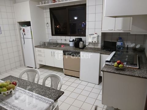 Image 13 - 885617