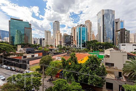 Image 17 - 885646