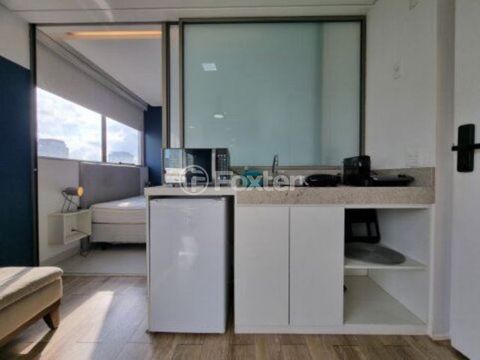 Image 4 - 885659