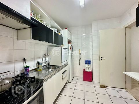 Image 8 - 885660