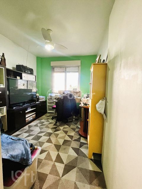 Image 5 - 885707