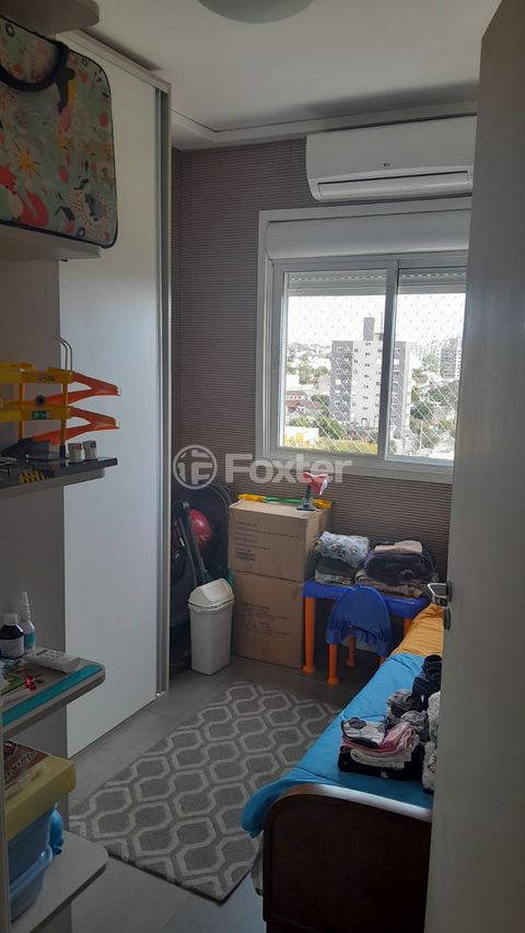 Image 10 - 885715