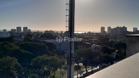 Image 17 - 885715
